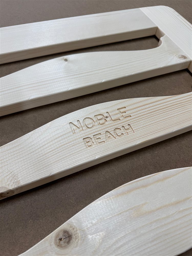 Personalizare gravată CNC &mdash; șezlong Noble Beach
